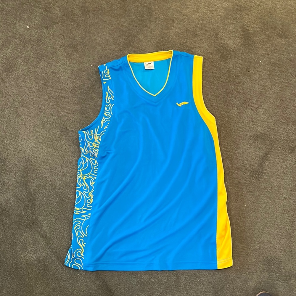 Jing Ji Shen Basketball Jersey Men’s fits like a L but is listed as a XXL